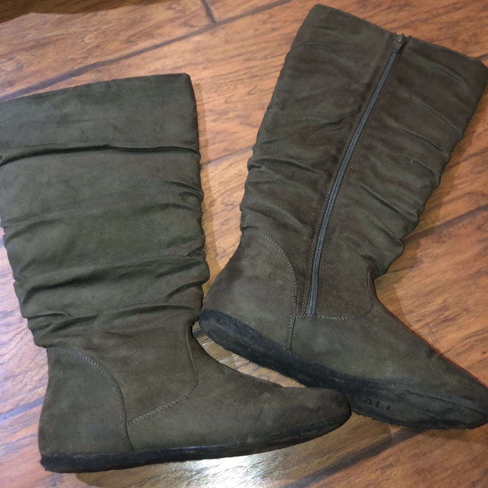 Women’s high boots size 8
